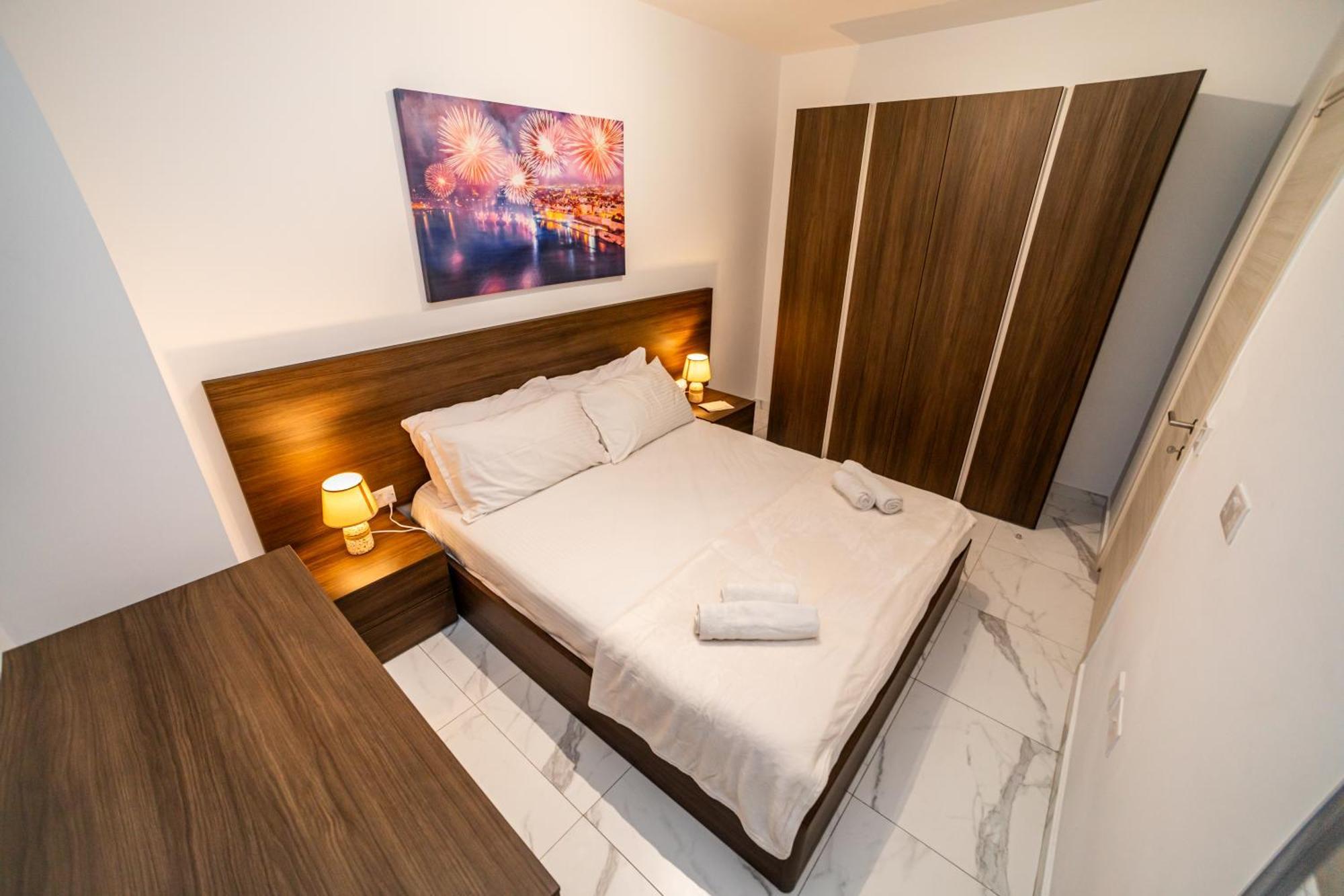 Sea Breeze, Spacious 2-Bedroom Lux Seaside Apartments St. Paul's Bay Esterno foto