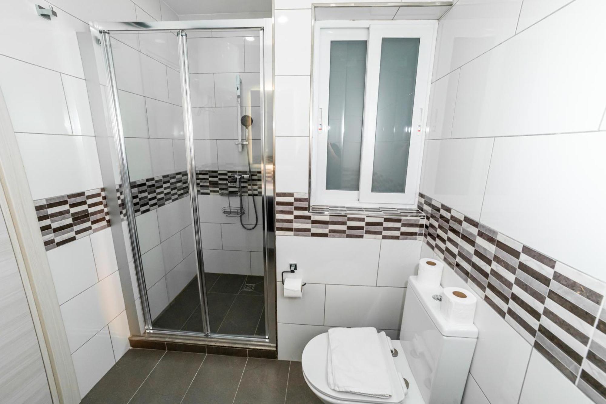 Sea Breeze, Spacious 2-Bedroom Lux Seaside Apartments St. Paul's Bay Esterno foto