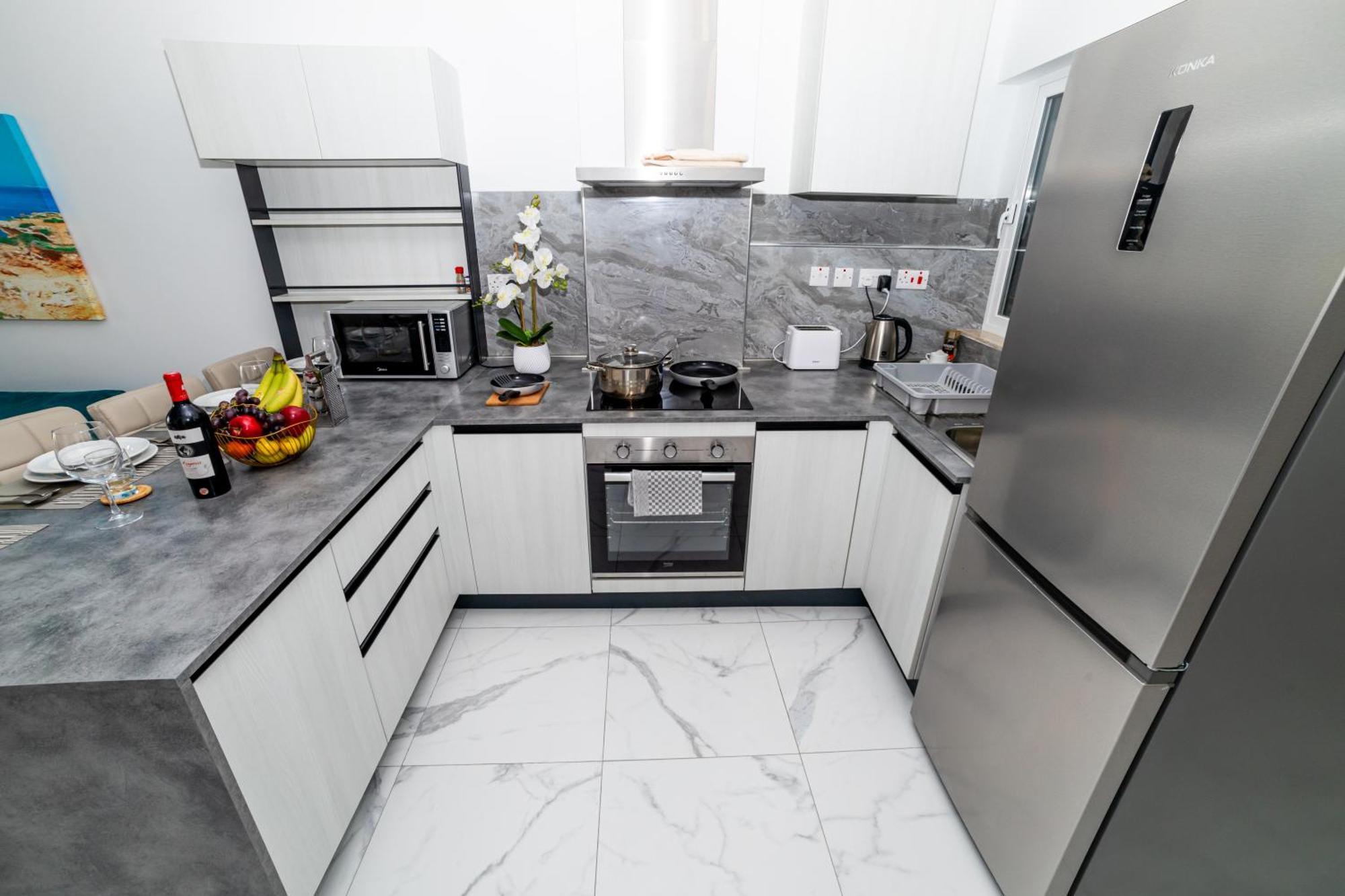 Sea Breeze, Spacious 2-Bedroom Lux Seaside Apartments St. Paul's Bay Esterno foto