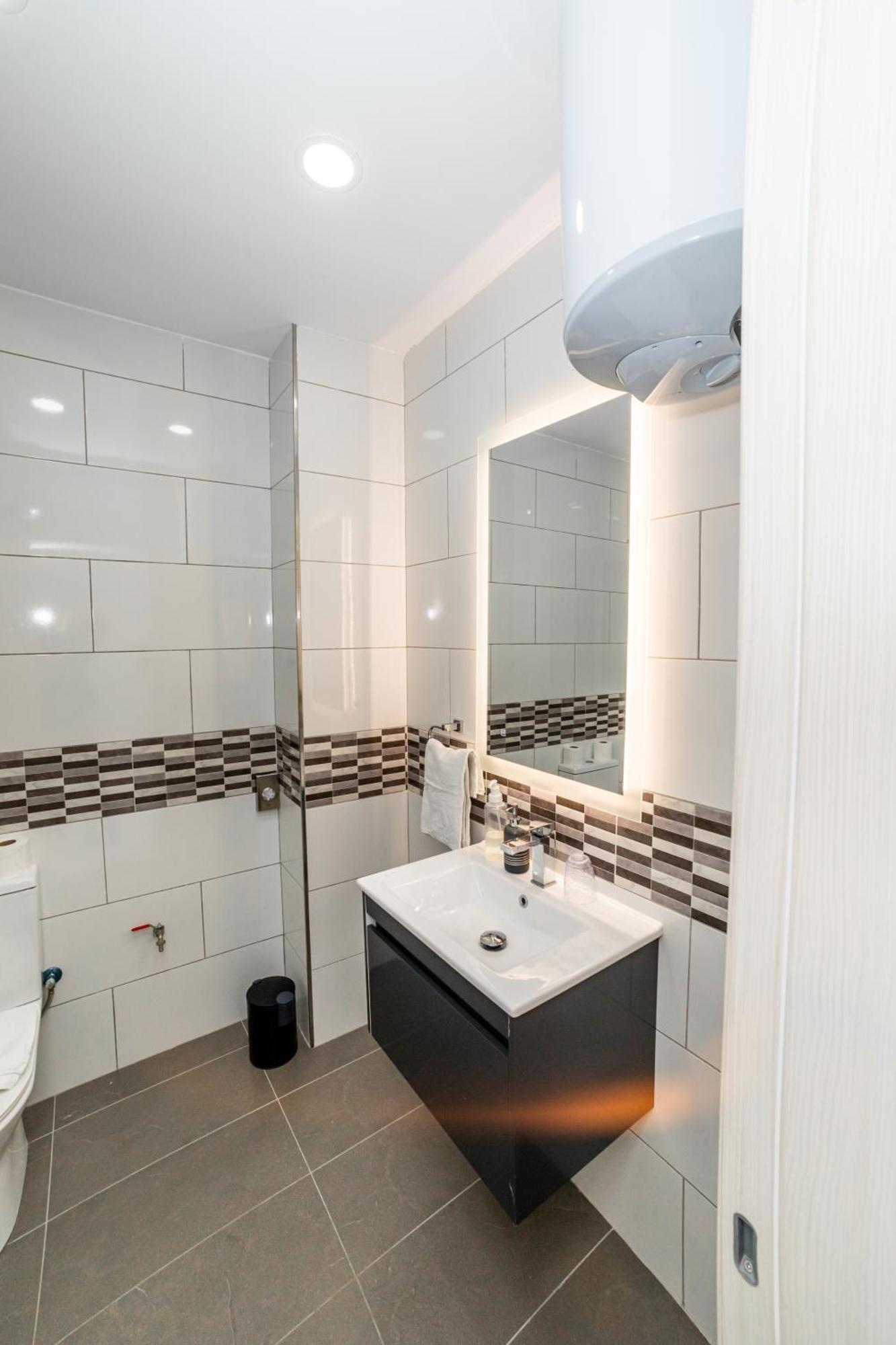 Sea Breeze, Spacious 2-Bedroom Lux Seaside Apartments St. Paul's Bay Esterno foto