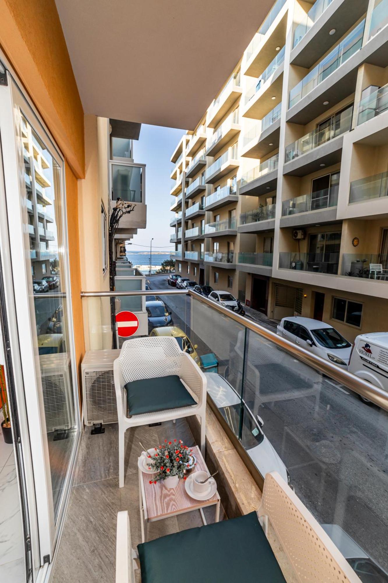 Sea Breeze, Spacious 2-Bedroom Lux Seaside Apartments St. Paul's Bay Esterno foto