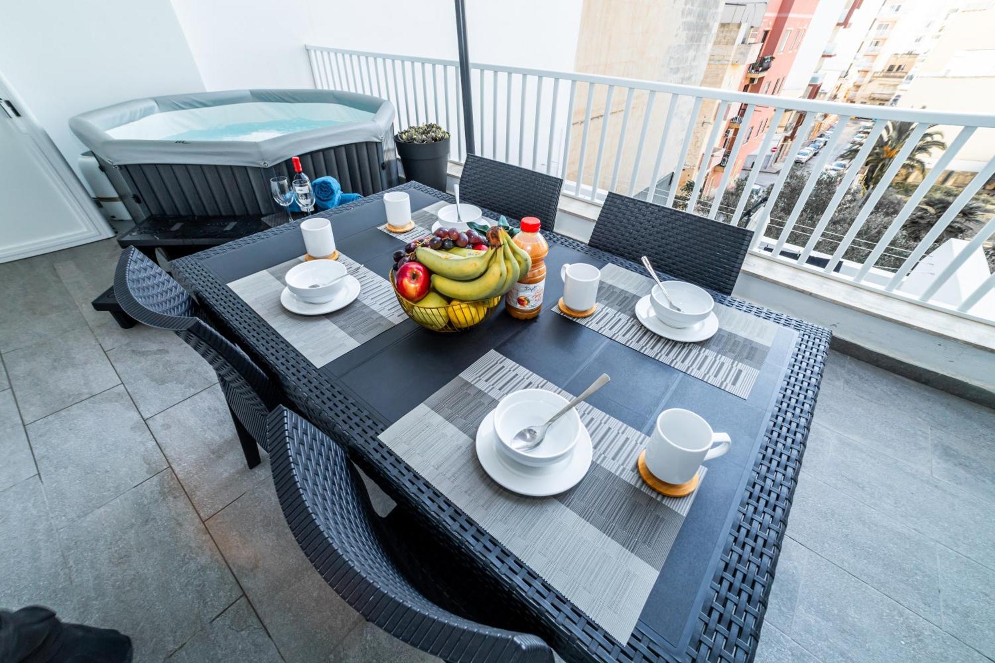 Sea Breeze, Spacious 2-Bedroom Lux Seaside Apartments St. Paul's Bay Esterno foto