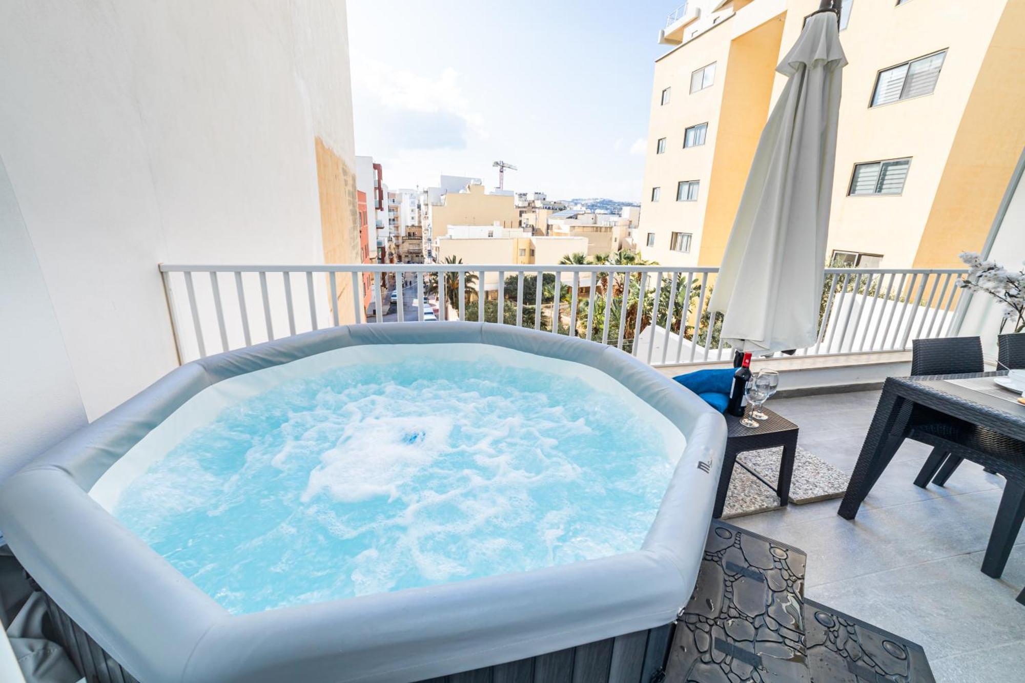 Sea Breeze, Spacious 2-Bedroom Lux Seaside Apartments St. Paul's Bay Esterno foto