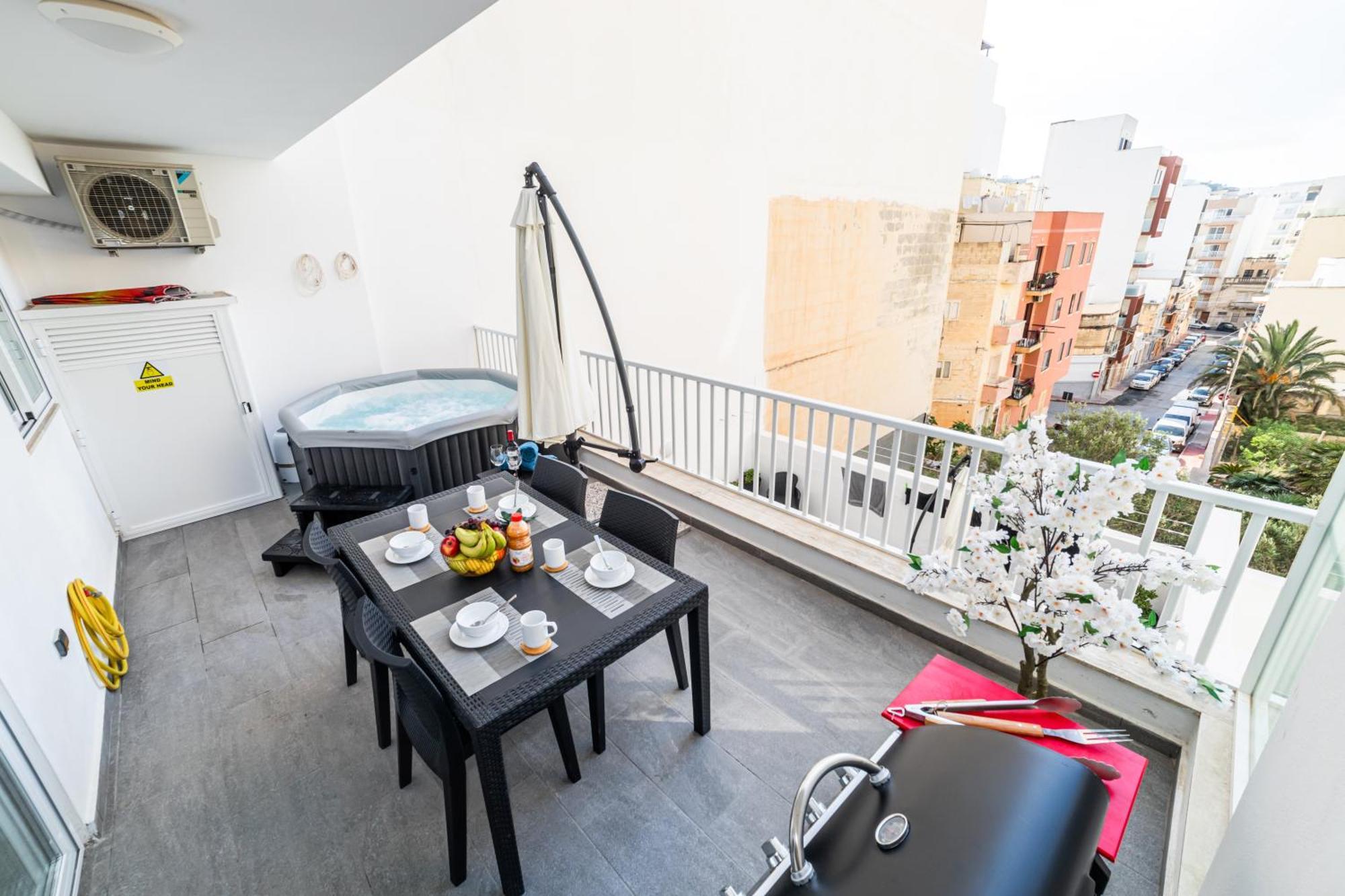 Sea Breeze, Spacious 2-Bedroom Lux Seaside Apartments St. Paul's Bay Esterno foto